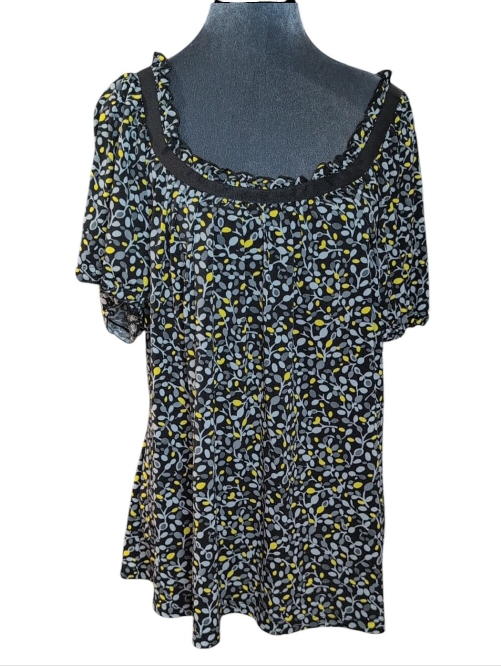 Gitano Black, Gray, Yellow Leafy Print Short Sleeve Top Size 18/20W
